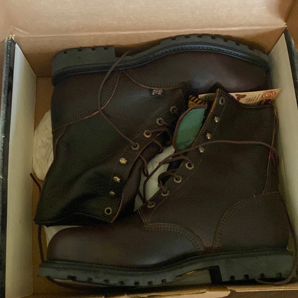 Justin’s men steal toe work boots never worn